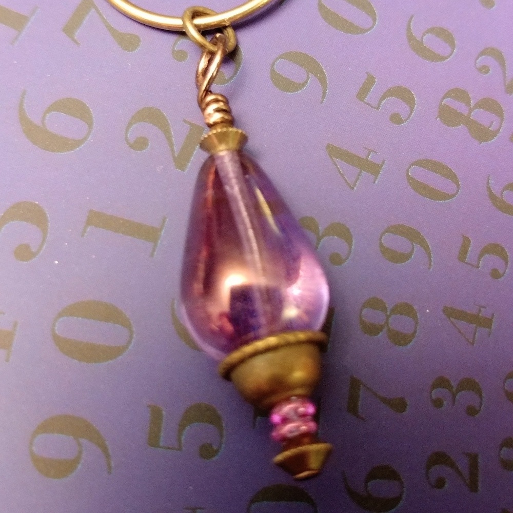 🚫SOLD🚫Antique Brass & Glass Teardrop Earrings - Picture 4 of 8
